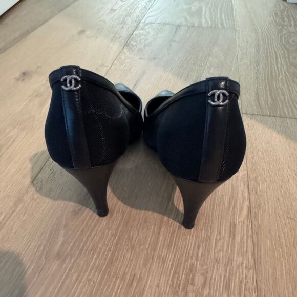 Chanel Interlocking CC Logo Pumps - Picture 4 of 9